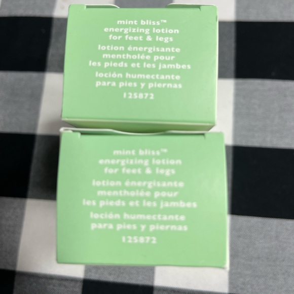 May Kay Mint Bliss energizing, lotion for feet and legs (2) - Picture 4 of 5